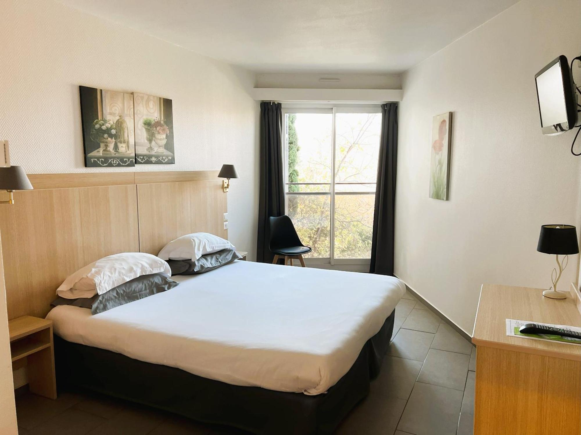Hotel Les Nevons LʼIsle-sur-la-Sorgue الغرفة الصورة